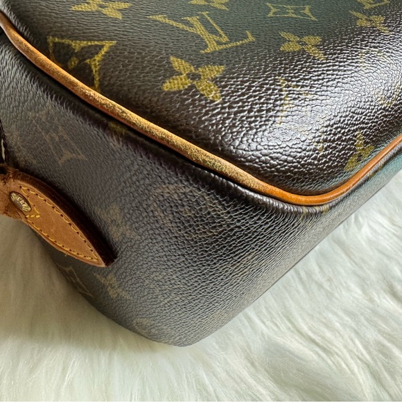 [SOLD] LV Monogram Crossbody Bag - Picture 13 of 16